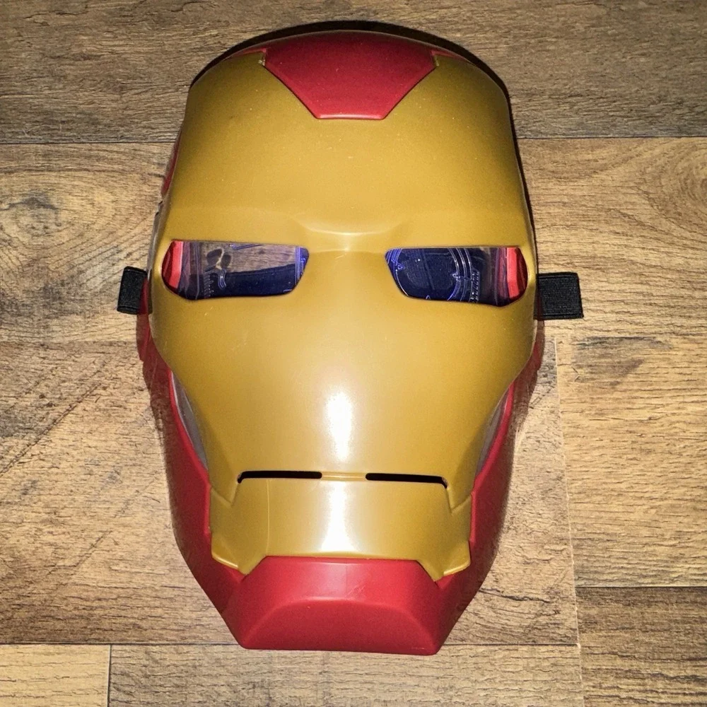 Hasbro Iron Man Mask Kids One Size Red Gold Light Up Eyes Sound E6502